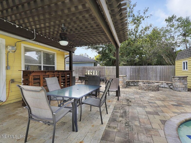 Building Photo - 8959 Bridgecreek Dr W
