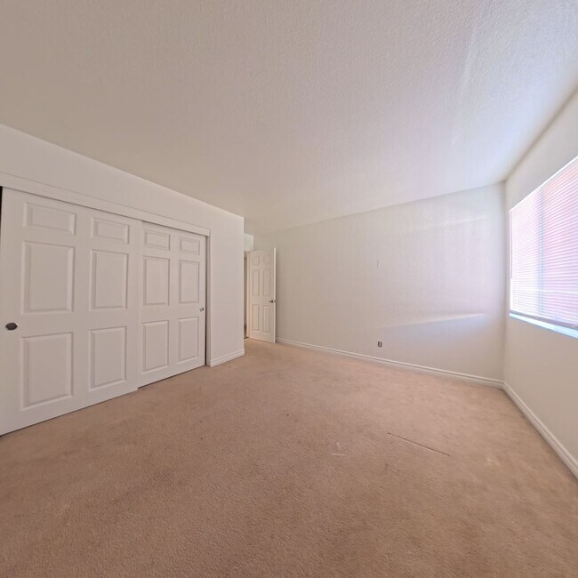 Building Photo - 5499 Indian River Dr