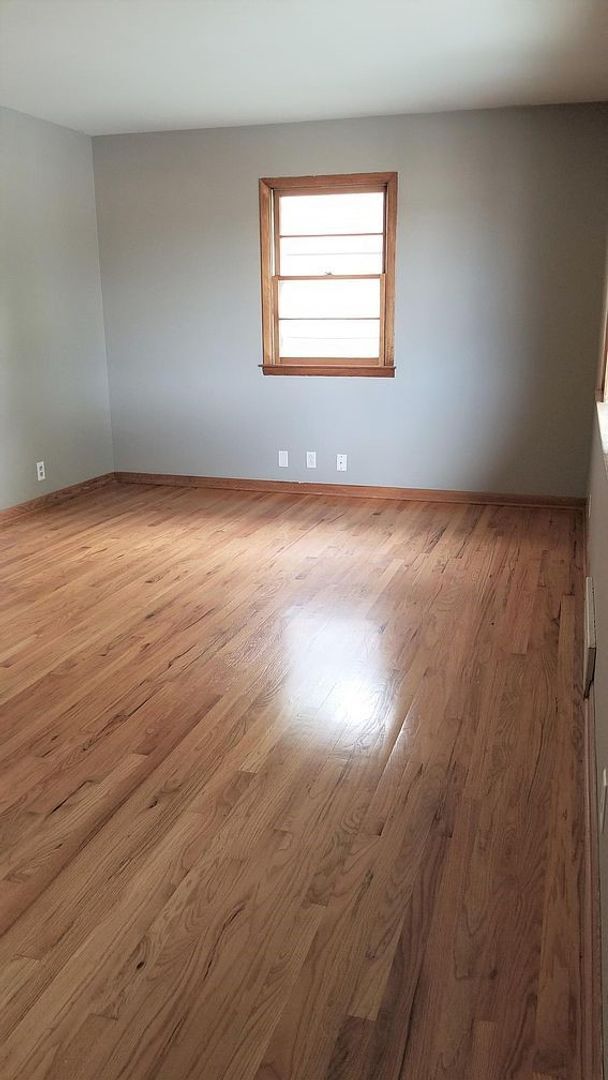 Building Photo - New Listing - Now Available!!