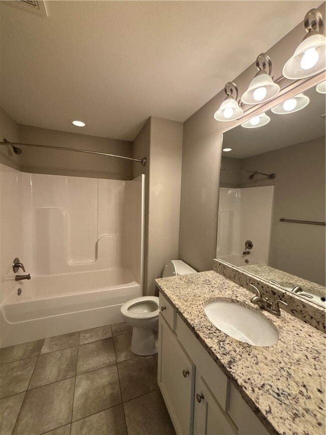 Building Photo - 4400 SW Eggersway Pl