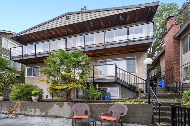 Building Photo - 3202 15th Ave W