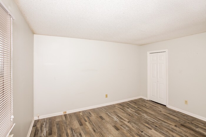 Building Photo - 1502 Willow Creek Ln