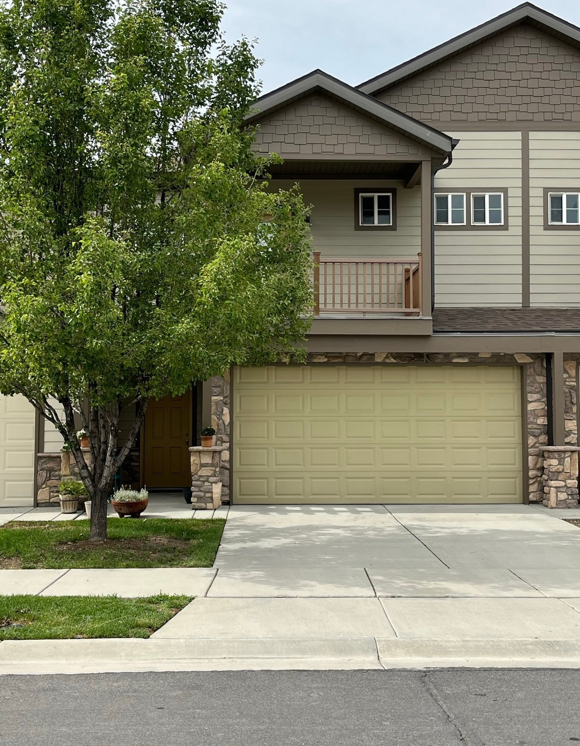 Building Photo - 825 Jordan Oaks Ct