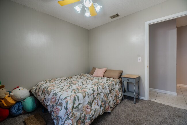 Building Photo - 615 Olmstead Dr