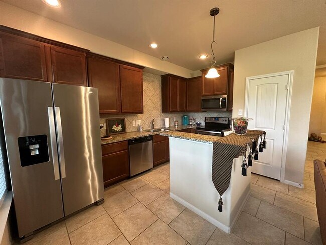 Building Photo - 16020 Fountainview Dr