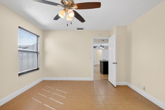 Building Photo - 18 Crossings Cir
