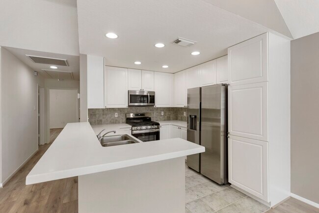 Building Photo - 67 Woodlily Pl