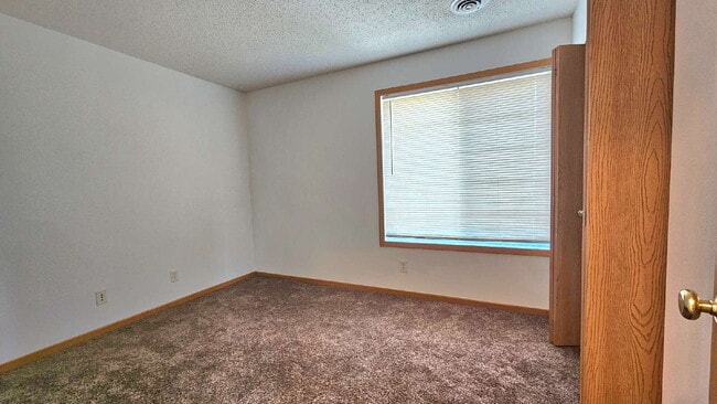 Building Photo - Charming 2-Bedroom Townhouse in Apple Valley – Cozy 1190 Sq Ft Retreat! Available now