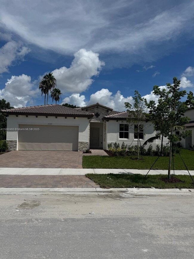 Primary Photo - 2225 SE 30th St