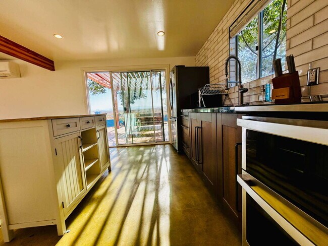 Building Photo - Gorgeous Home Surrounded by Panoramic Views