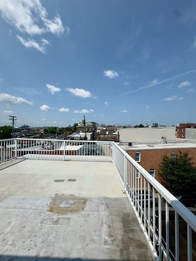 Building Photo - 701 S Rose St