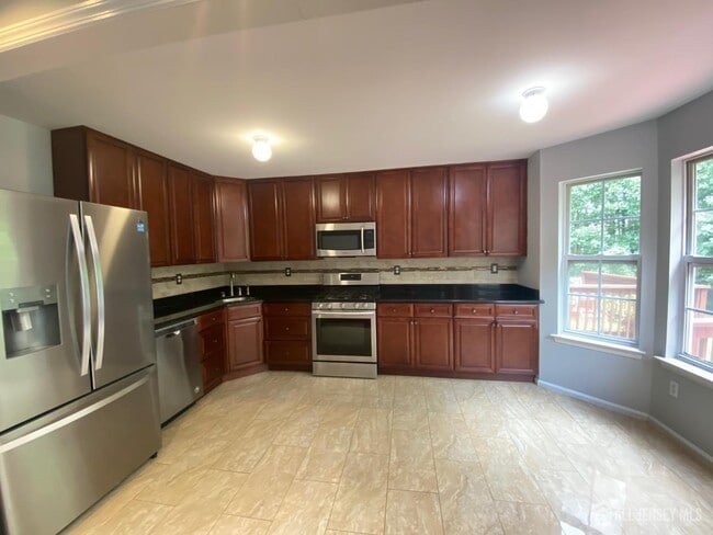 Building Photo - 120 Briarwood Dr