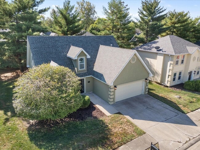 Primary Photo - 412 N Village Cir