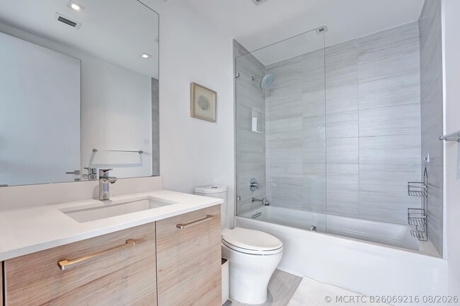 Building Photo - 5000 Island Estates Dr