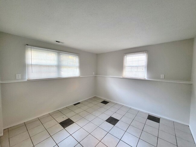 Building Photo - 4 Bedrooms in East Charlotte, Split Level ...
