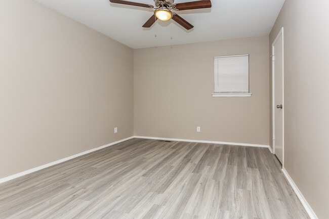 Building Photo - 304 Beard St SW