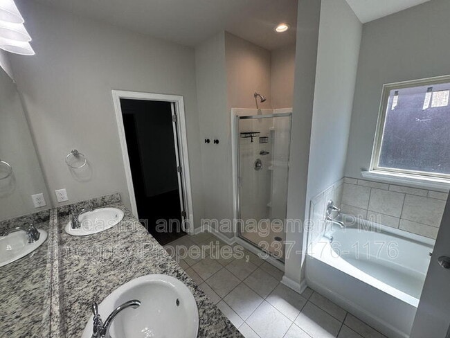 Building Photo - 204 Verger Dr