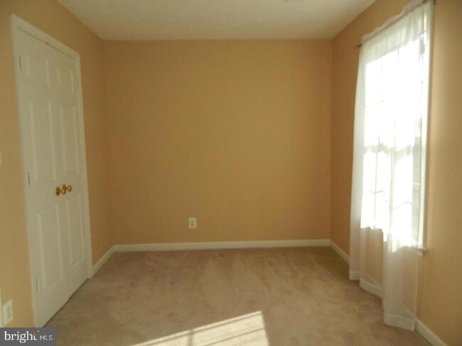 Building Photo - 609 Kensington Dr