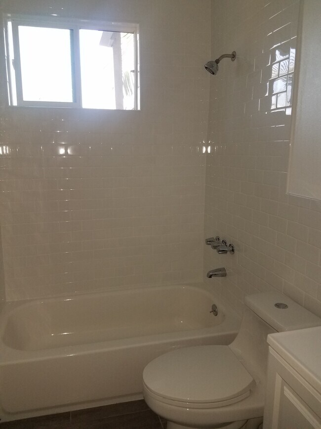 Building Photo - 1415 E Cruces St