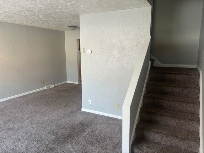 Building Photo - Charming 2-Bedroom Property in Prime Location