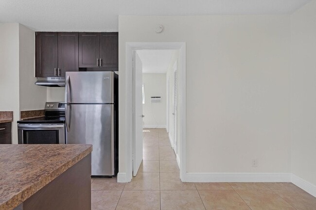 Building Photo - 560 NE 46th St