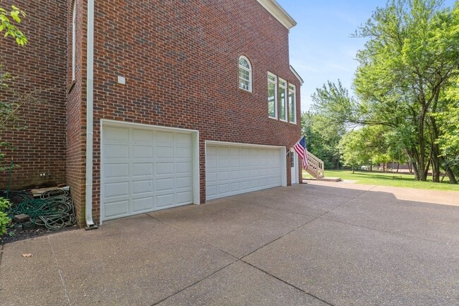 Building Photo - Luxury Furnished Home