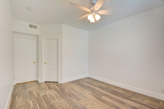 Building Photo - Beautiful 1 BR 1 Bath condo in Green Valle...