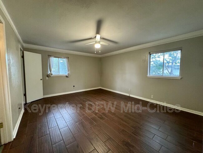 Building Photo - 3104 Medina Ave