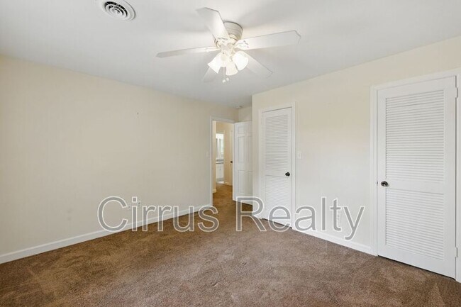 Building Photo - 156 Circle Ct
