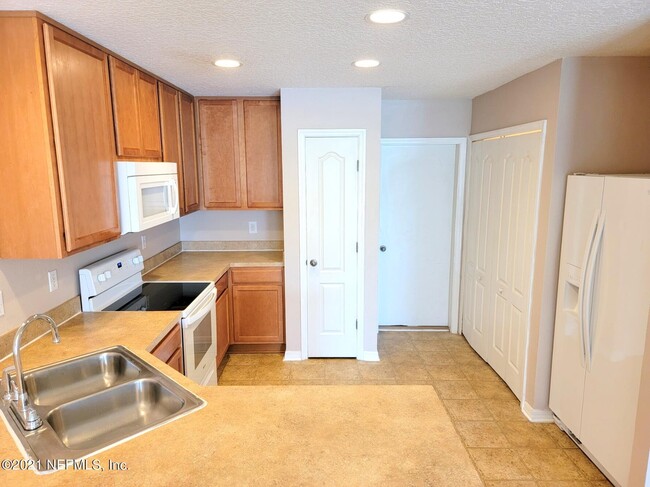 Building Photo - 415 Cabernet Pl