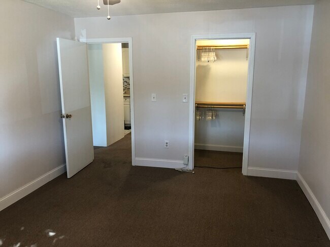 Building Photo - 395 Merrimack St