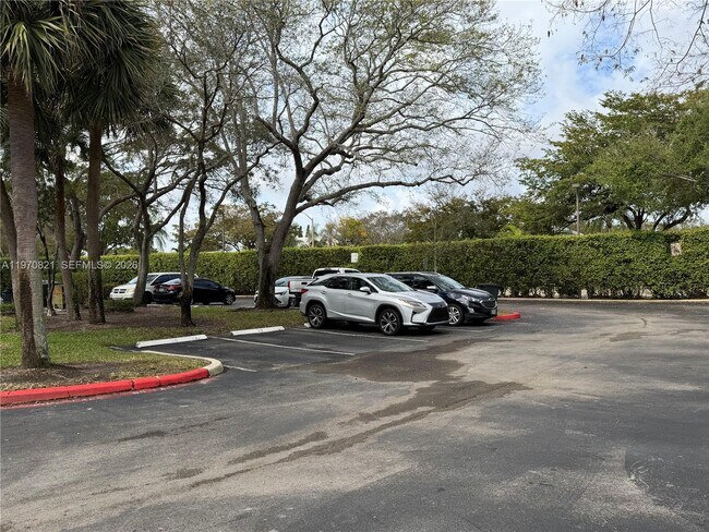 Building Photo - 882 NW 92nd Ave