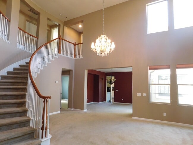 Building Photo - 2750 Dove Tail Dr