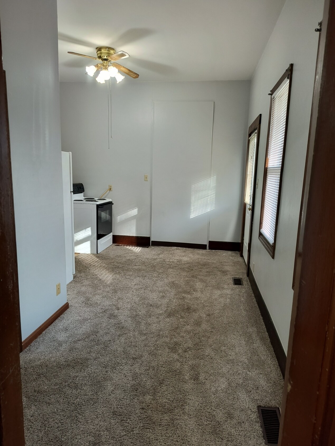 Building Photo - 2621 Mt Vernon Ave