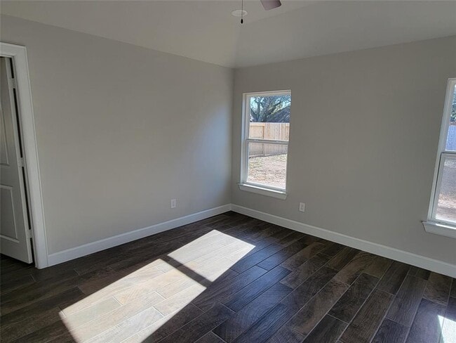 Building Photo - 1432 La Delle St