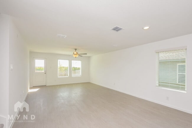 Building Photo - 2749 Mistwood Dr