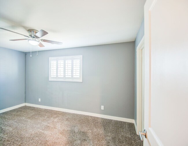 Building Photo - Charming Home in Phoenix