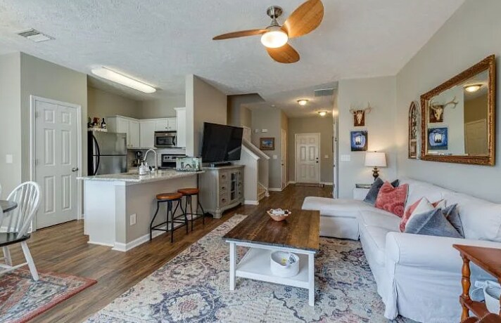 Building Photo - 8430 Charbay Cir