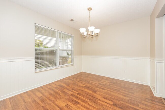 Building Photo - 909 Grand Oak Dr