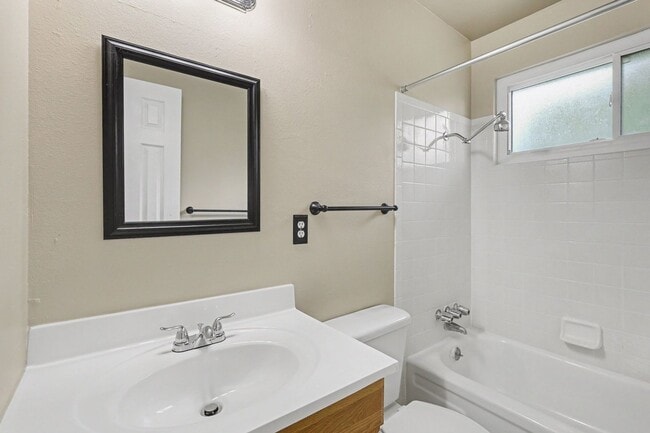Building Photo - Spacious 4-Bedroom Home Near North Table Mountain