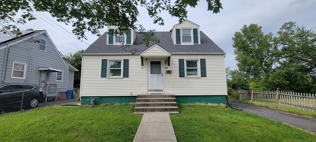 Primary Photo - 87 Ellington St