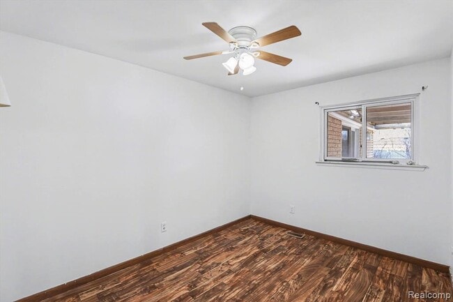 Building Photo - 12260 De Grove Dr