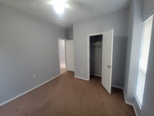 Building Photo - 12637 Carpenter Ln