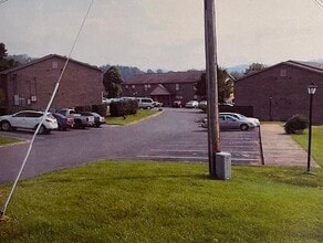 Building Photo - 2 BR