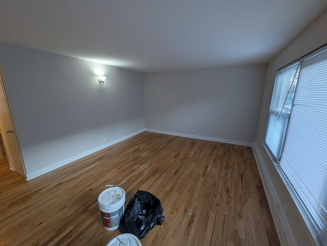 Building Photo - Ravenswood Renovated One Bedroom