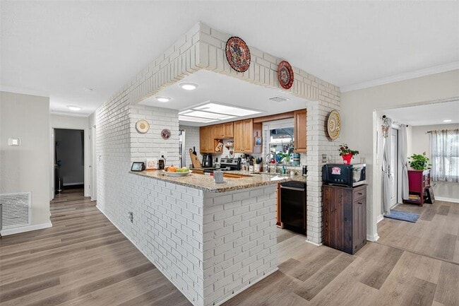 Building Photo - 11761 80th Ave