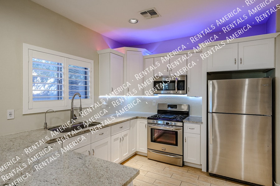 Building Photo - 17219 N 19th Run