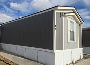 Building Photo - 1120 N Vista Dr