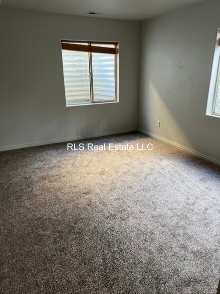 Building Photo - 4043 Cimarron