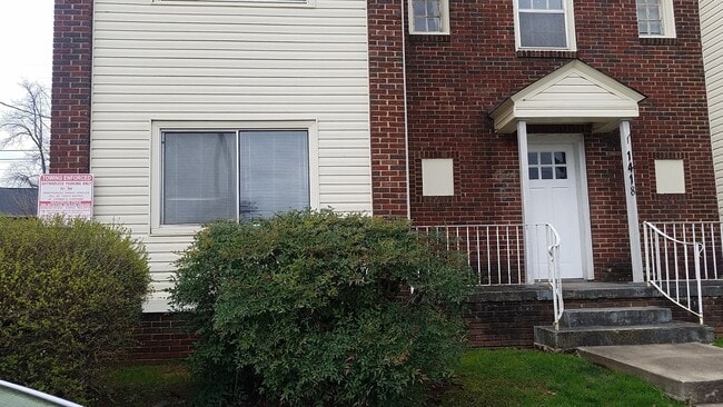 Building Photo - 1418 Park Dr